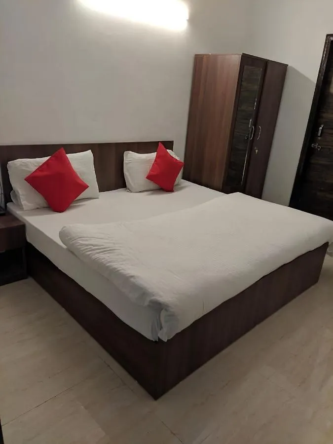 Adb Rooms Hotel Toravio Delhi