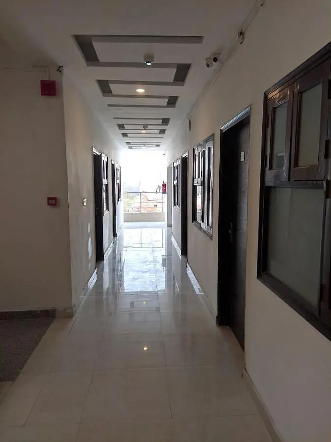 Adb Rooms Hotel Toravio Delhi