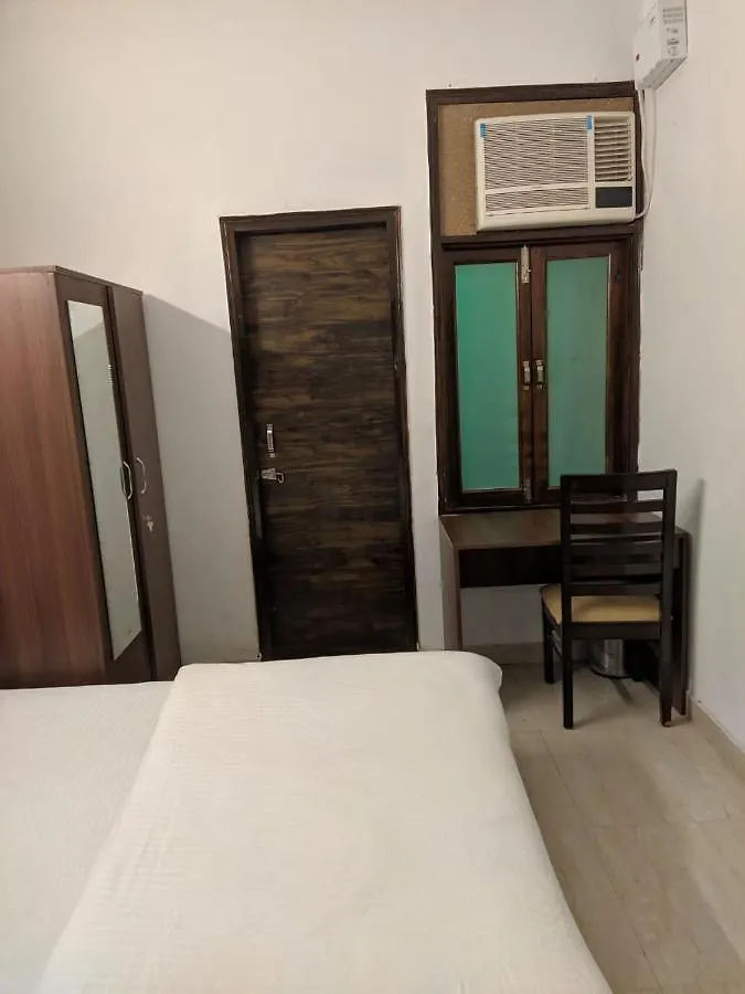 Adb Rooms Hotel Toravio Delhi
