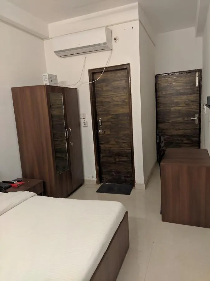 Adb Rooms Hotel Toravio Delhi  Delhi (National Capital Territory of India)