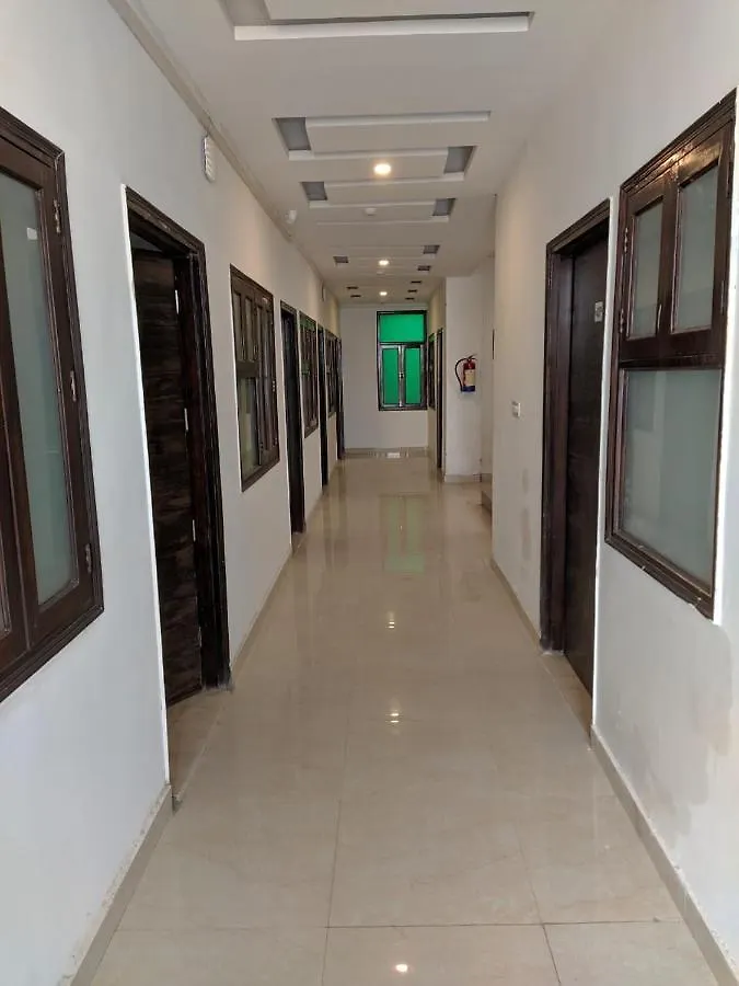 Adb Rooms Hotel Toravio Delhi